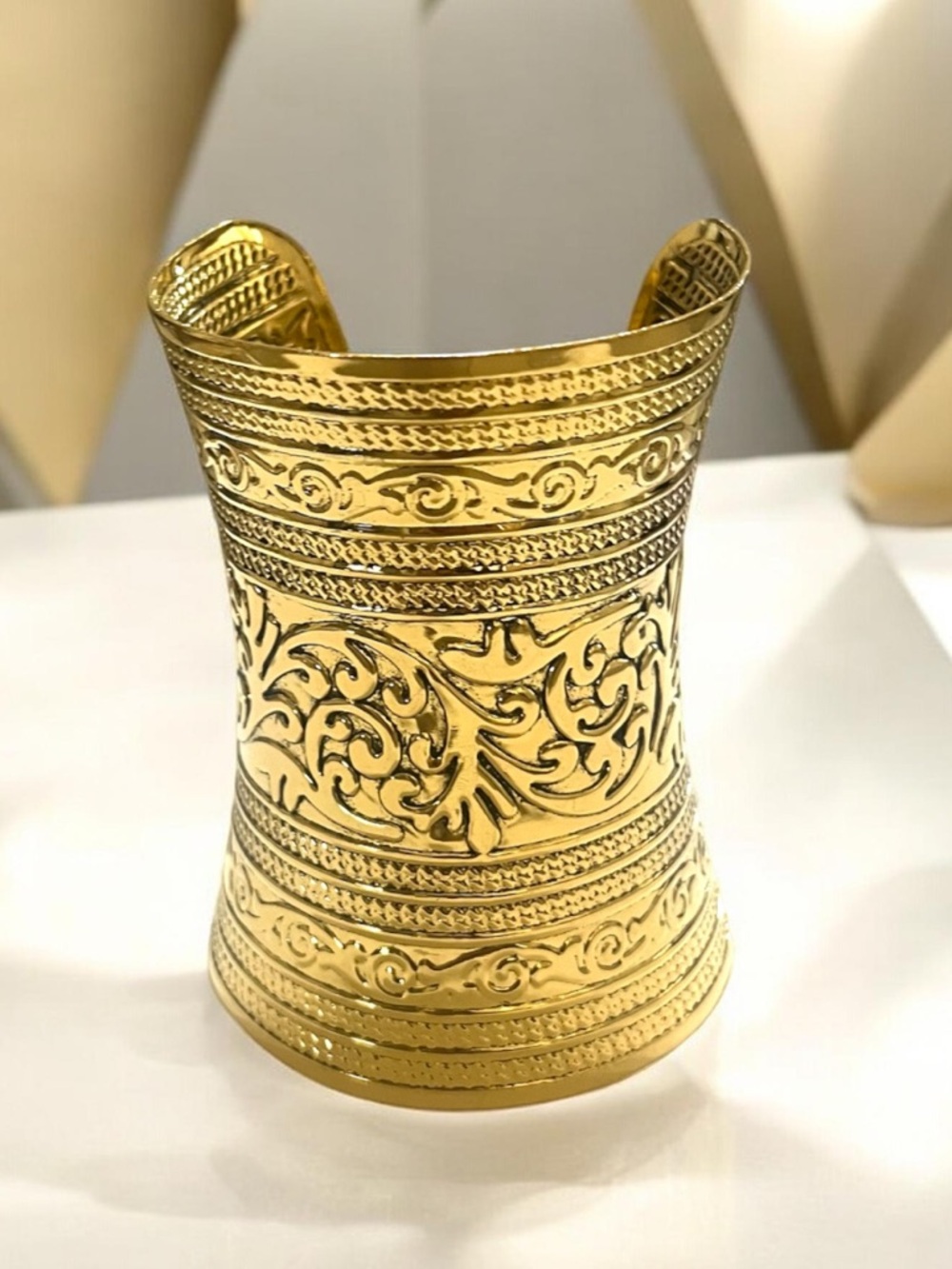 🔥🔥🆕Ornate Gold-Tone Engraved Cuff Bracelet